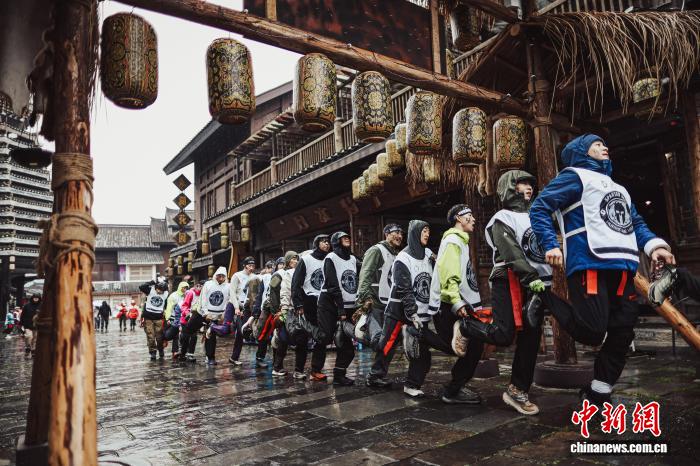 斯巴达勇士24小时飓风赛首登贵州 丹寨近百名勇