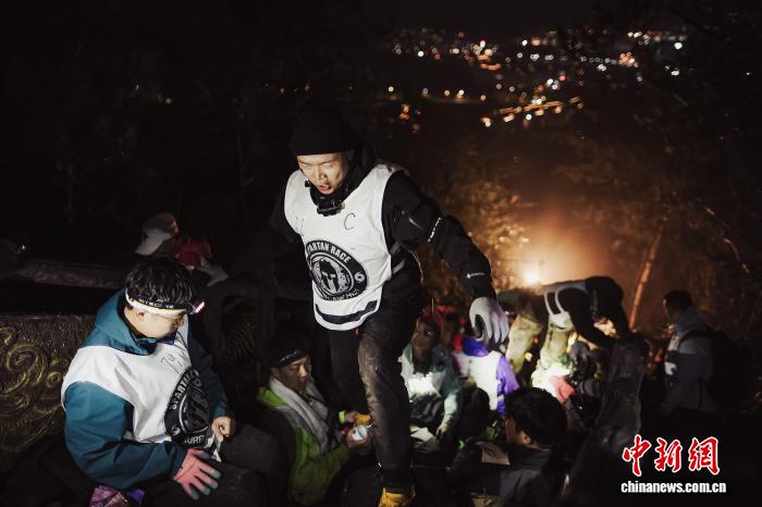 斯巴达勇士24小时飓风赛首登贵州 丹寨近百名勇