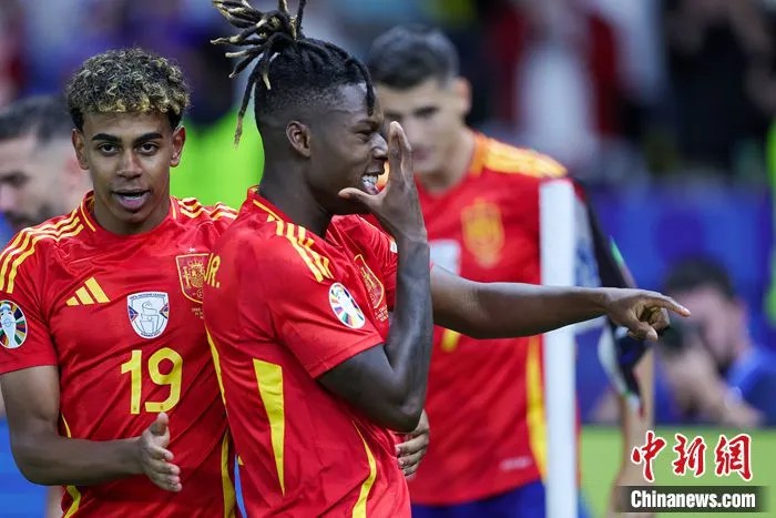 欧洲杯决赛：西班牙2-1击败英格兰完成七场全胜