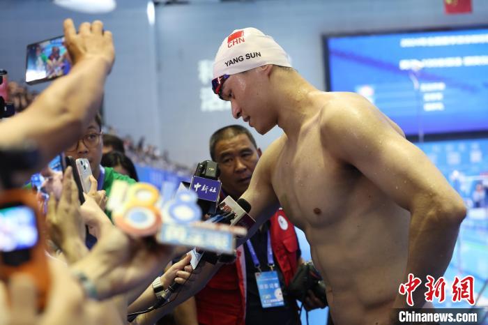 孙杨全国夏季游泳锦标赛男子400米自由泳夺冠