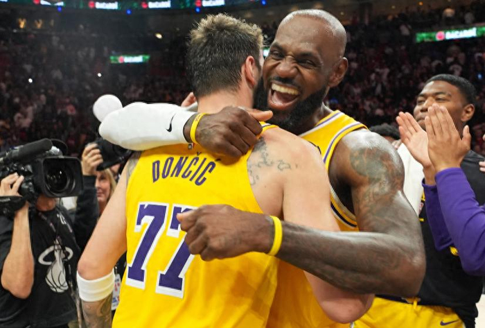 勒布朗詹姆斯复出引领湖人崛起 41岁仍创历史三