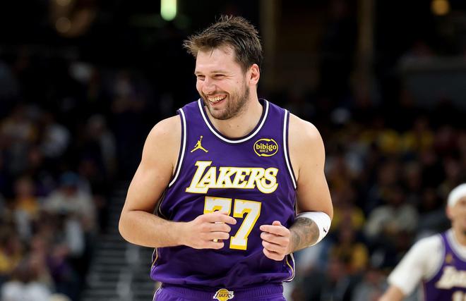 湖人客场险胜步行者 东契奇43分詹姆斯23+9+9