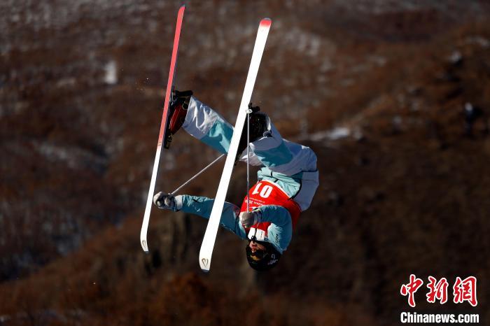 第十四届冬运会自由式滑雪双人雪上技巧决出男