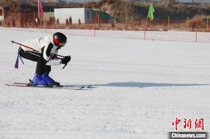 西宁冰雪运动会点燃全民参与热情