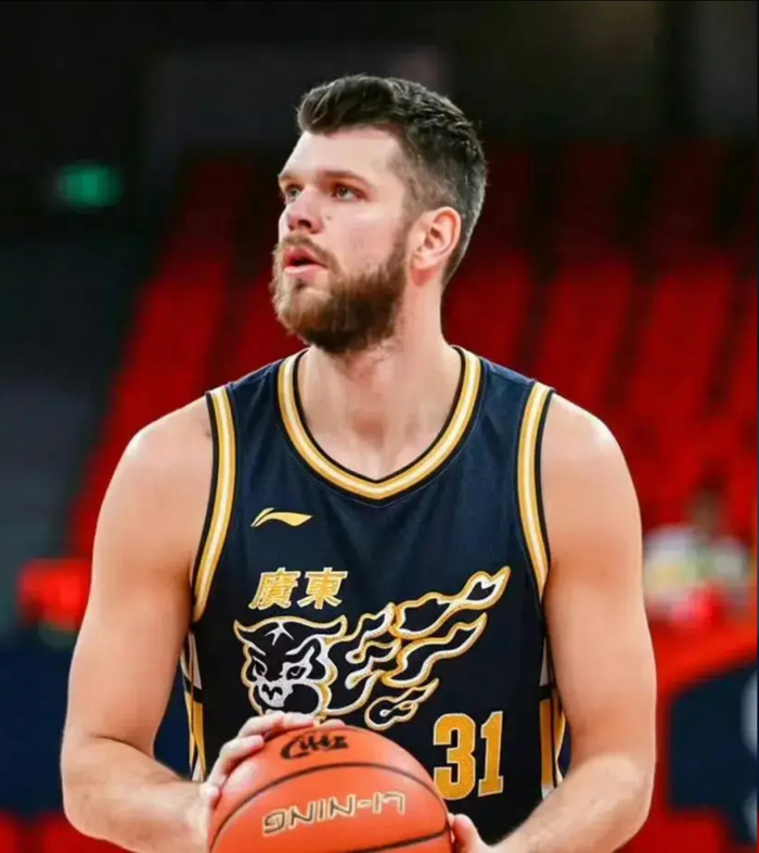 广东宏远调整外援阵容 剔除萨姆纳引入大外援拉